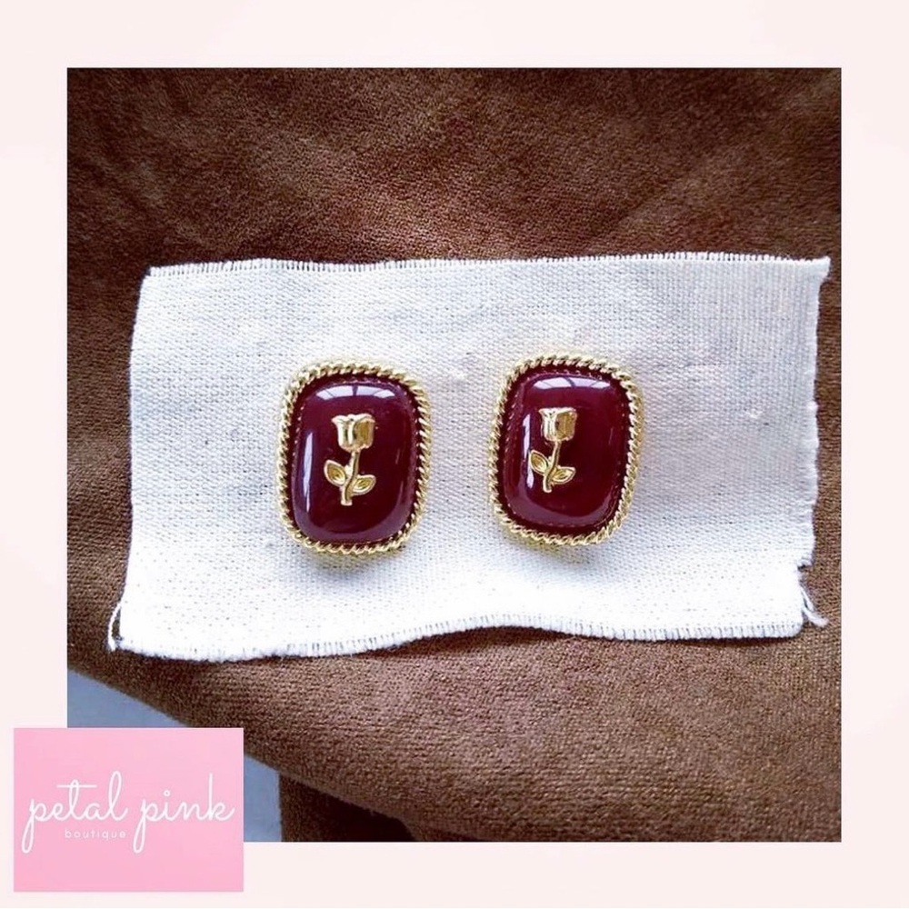 Vintage-Inspired Enamel Stud Earrings Gold Flower Elegant Minimalist